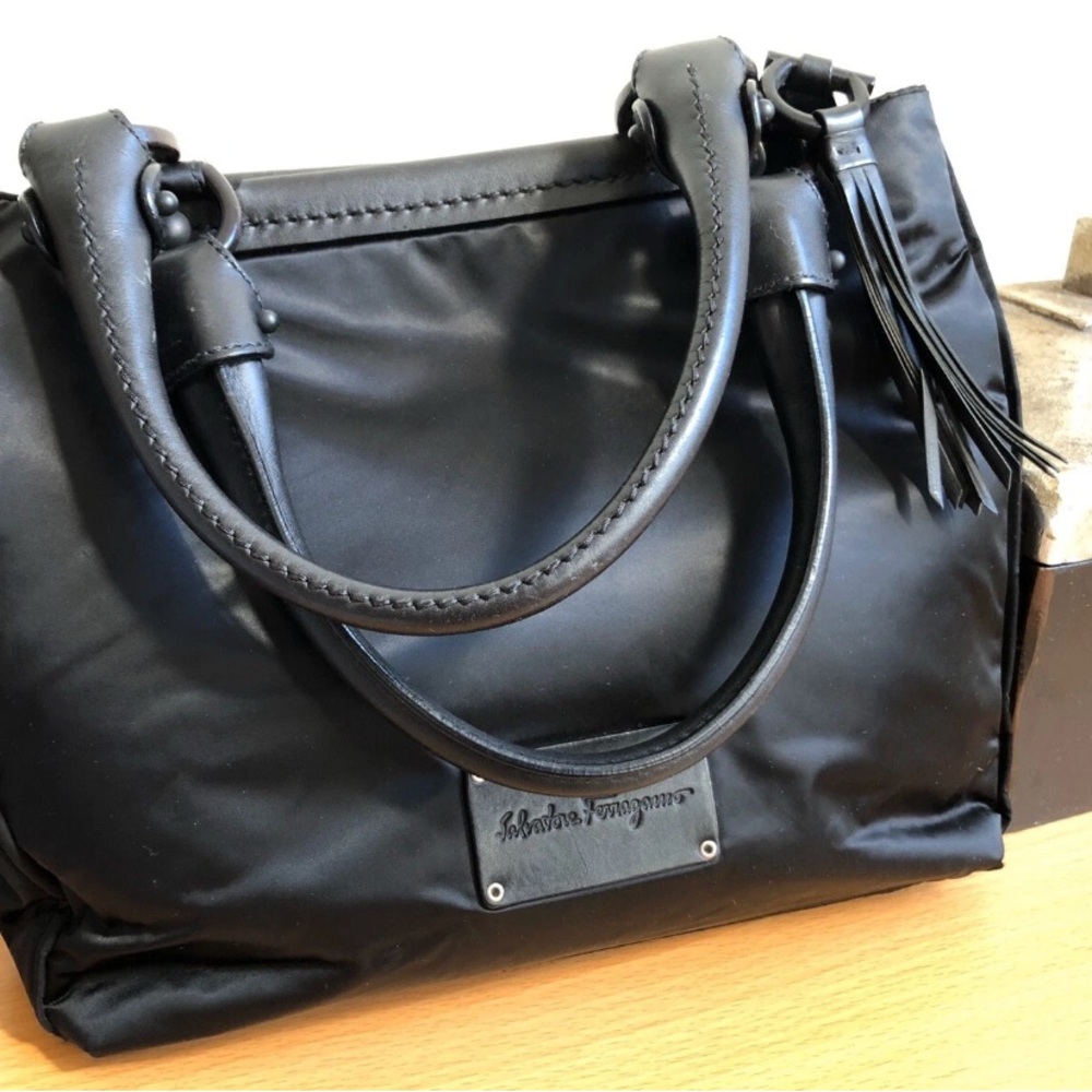 SALVATORE FERRAGAMO GANCINI NYLON LEATHER TASSEL MEDIUM SHOULDER BAG BLACK